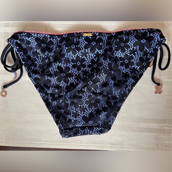 Victoria's Secret Lace & Daisy print Side Tie bikini bottom in Medium - NWT - Picture 2 of 11